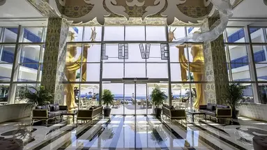 Azura Deluxe Hotel