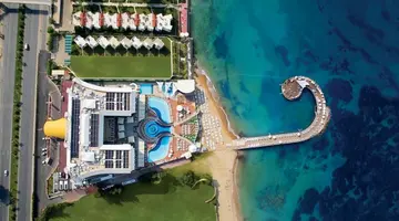 Azura Deluxe Hotel