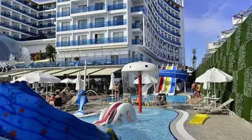 Azura Deluxe Hotel