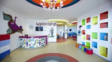 Azura Deluxe Hotel