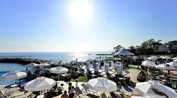 Azura Deluxe Hotel