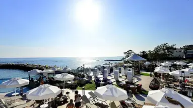 Azura Deluxe Hotel
