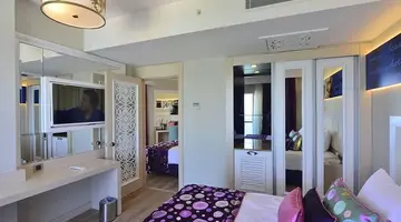Azura Deluxe Hotel