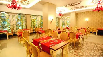 Azura Deluxe Hotel
