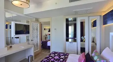 Azura Deluxe Hotel