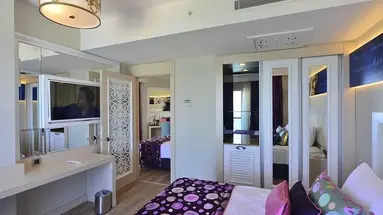 Azura Deluxe Hotel