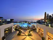 Azura Deluxe Resort & Spa