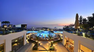 Azura Deluxe Resort & Spa