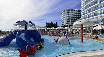 Azura Deluxe Resort & Spa