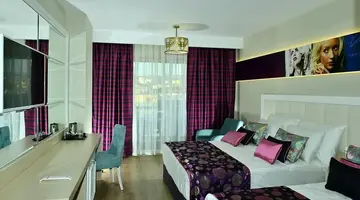 Azura Deluxe Resort & Spa