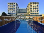 Azura Deluxe Resort & Spa
