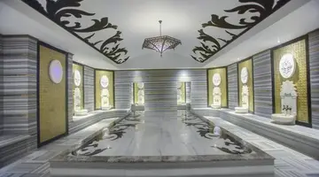 Azura Deluxe Resort & Spa