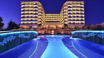 Azura Deluxe Resort & Spa