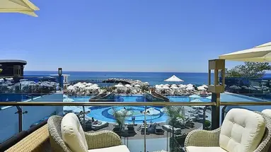 Azura Deluxe Resort & Spa