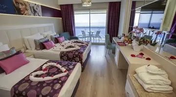Azura Deluxe Resort & Spa