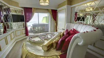 AZURA DELUXE RESORT & SPA