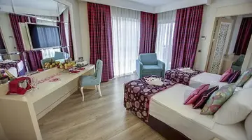 Azura Deluxe Resort & Spa