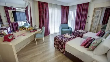 Azura Deluxe Resort & Spa