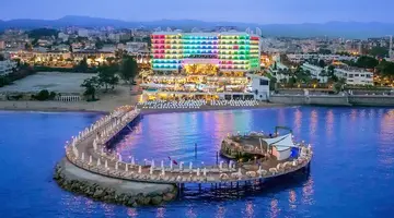 Azura Deluxe Resort & Spa