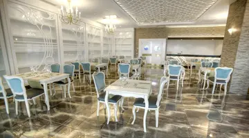 Azura Deluxe Resort & Spa