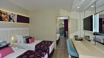 Azura Deluxe Resort & Spa