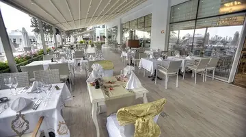 Azura Deluxe Resort & Spa