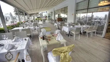 Azura Deluxe Resort & Spa