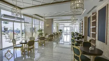 Azura Deluxe Resort & Spa