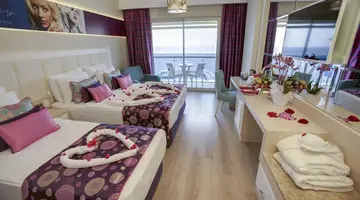 Azura Deluxe Resort & Spa