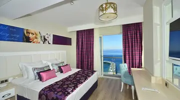 AZURA DELUXE RESORT & SPA