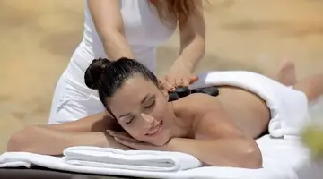 Azura Deluxe Resort & Spa