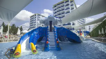 Azura Deluxe Resort & Spa