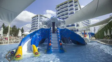 Azura Deluxe Resort & Spa