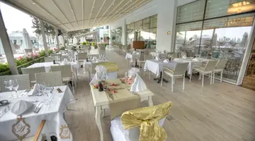 AZURA DELUXE RESORT & SPA
