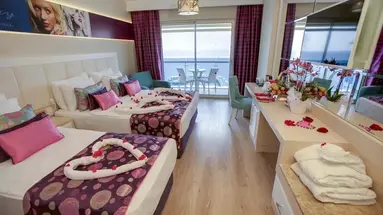 Azura Deluxe Resort & Spa