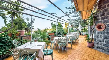 Baia Sporting & Villa Athena