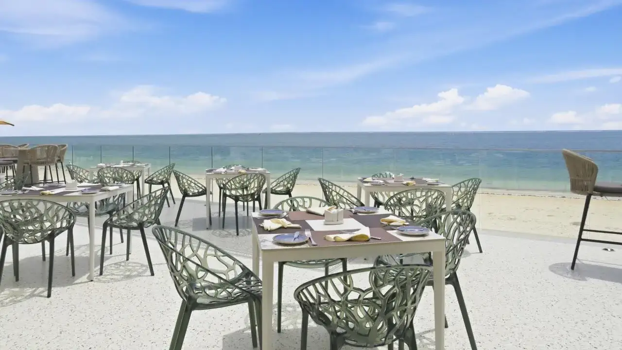 Bamburi Beach Hotel*****