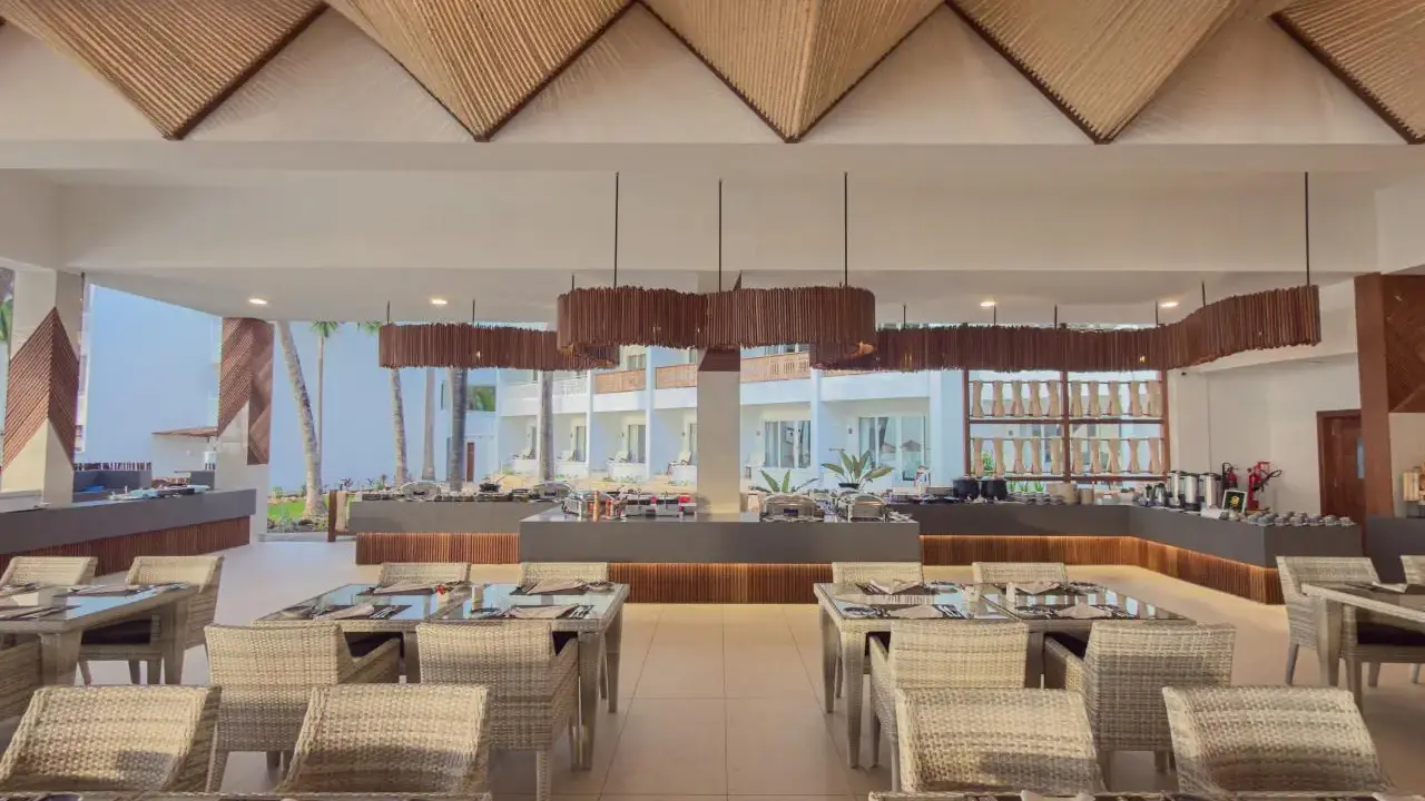 Bamburi Beach Hotel*****
