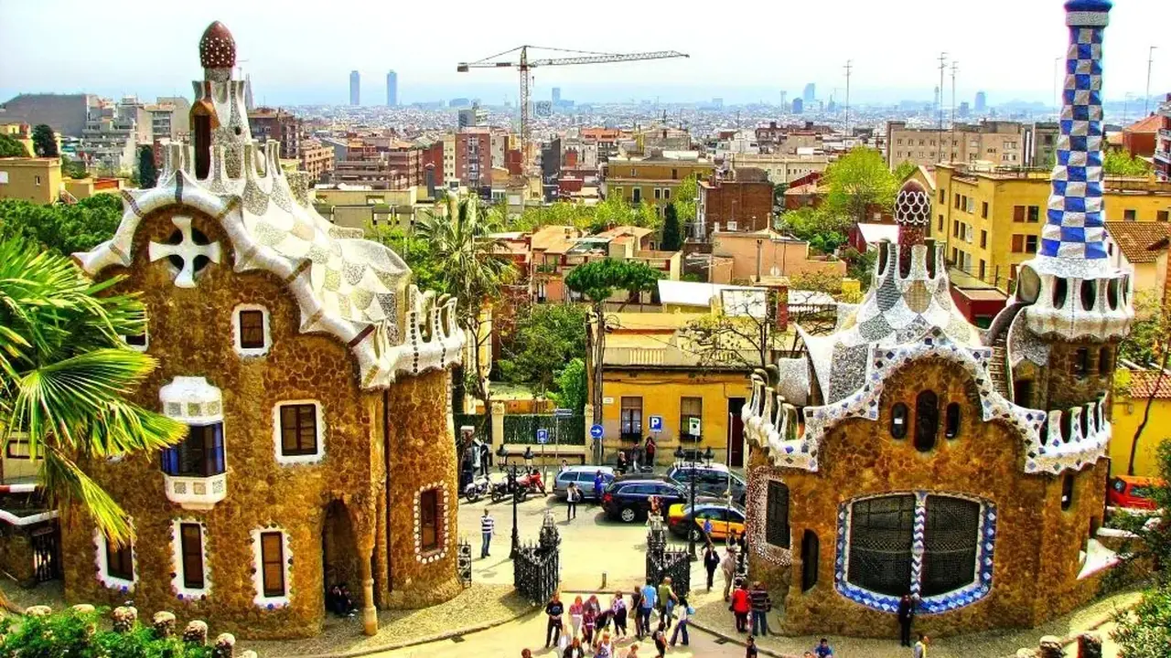 Barcelona - Poczuj magię miasta! - 4 dni