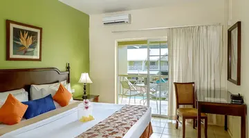 Bay Gardens Hotel