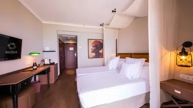 BE LIVE LA CALA BOUTIQUE (ADULTS ONLY 16+)