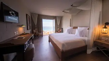 BE LIVE LA CALA BOUTIQUE (ADULTS ONLY 16+)