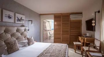 BELLA BEACH