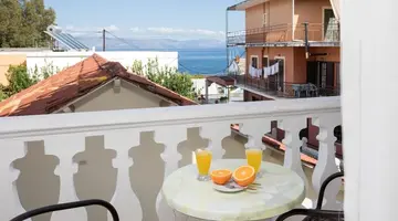 Bella Vista Beach Hotel and Studios