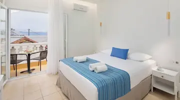 Bella Vista Beach Hotel and Studios