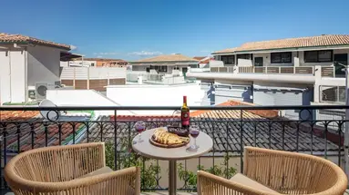 Bella Vista Beach Hotel and Studios