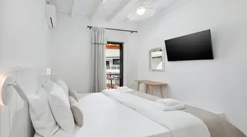 Bella Vista Beach Hotel and Studios