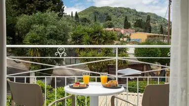 Bella Vista Beach Hotel and Studios
