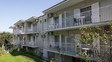 Bella Vista Beach Hotel and Studios