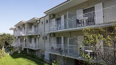 Bella Vista Beach Hotel and Studios